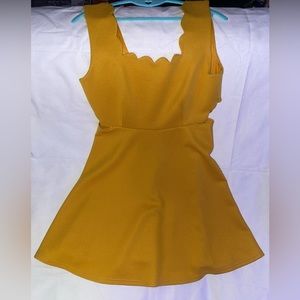 Mustard dressing with open sides, NWOT, Size L, zip up back